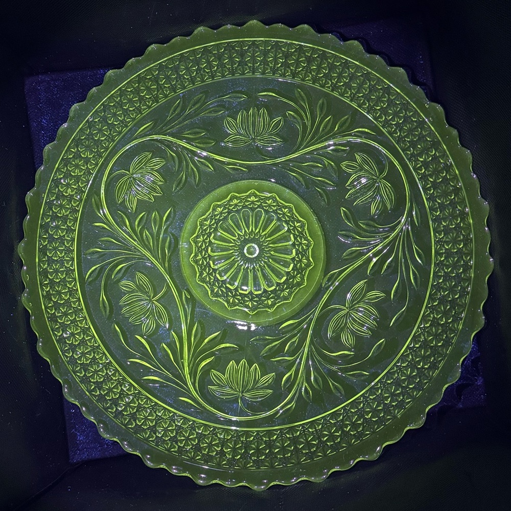 EAPG Indiana Glass Co. “Waterlily / Clematis” Manganese Glass Platter